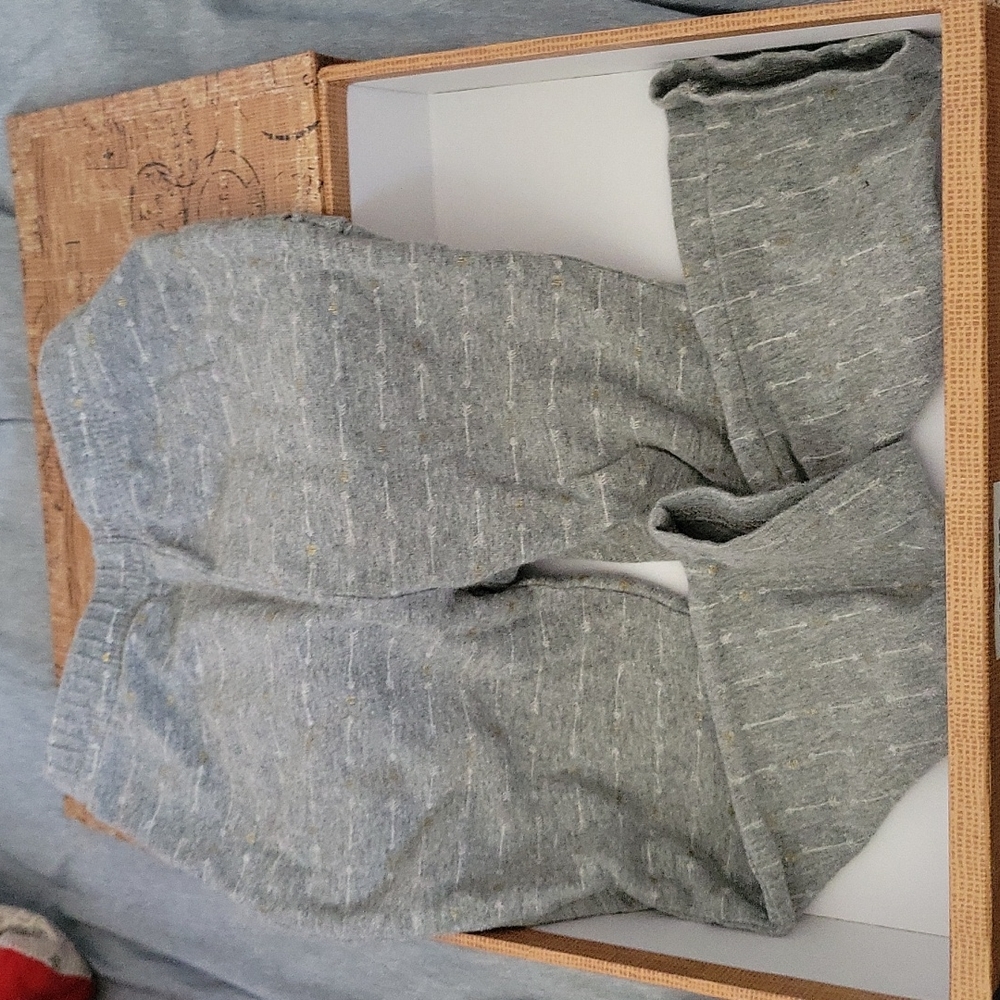 🌻 4 for$15 🌻 24m gray pants arrows gold hearts ruffle butt